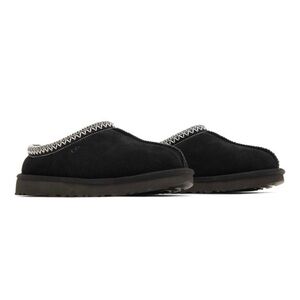 UGG tasmans
BLACK